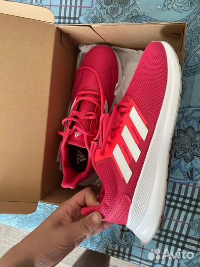 Кроссовки adidas