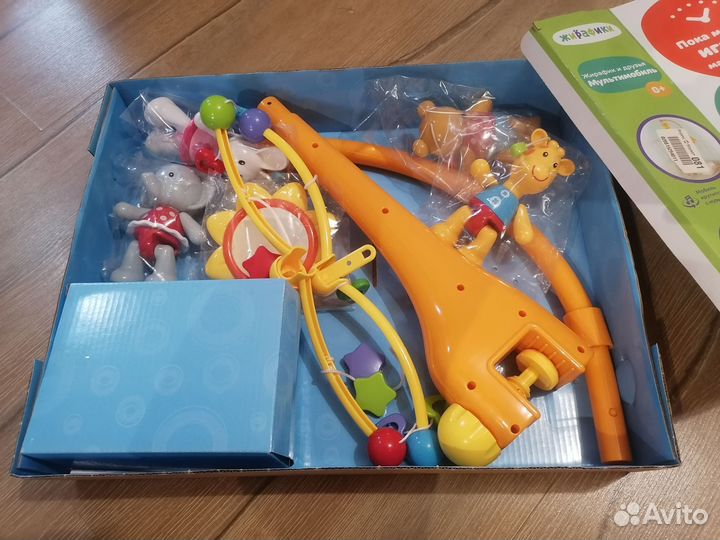 Мобиль на кроватку жирафики