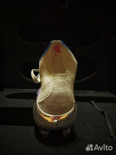 Футбольные бутсы adidas predator