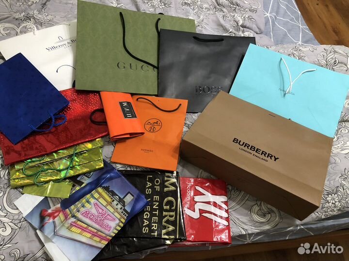 Пакеты фирменные : разные, разных размеров