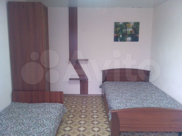 Комната 14 м² в > 9-к., 1/2 эт.