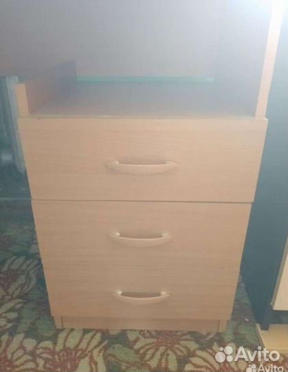 Компьютерный стол угловой с полками