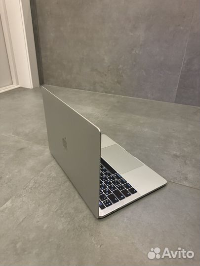 Apple MacBook Pro 13 With Touch Bar