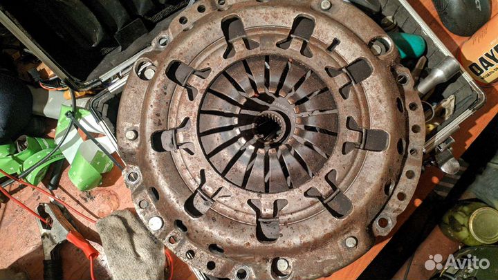 Корзина, выжимной подшипник и диск сцепления б/у