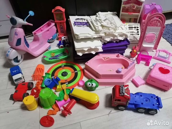 Кукольный домик, игрушки