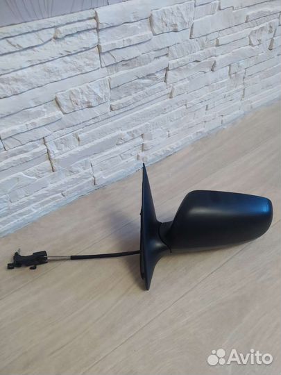 Боковое зеркало