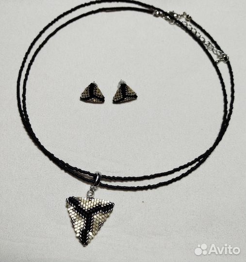 Украшения из бисера — чокер с подвеской