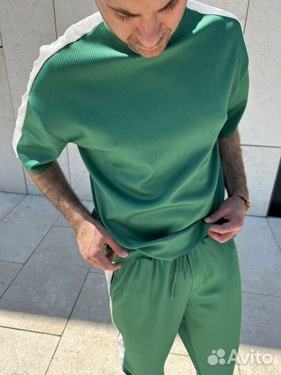 Спортивный мужской костюм