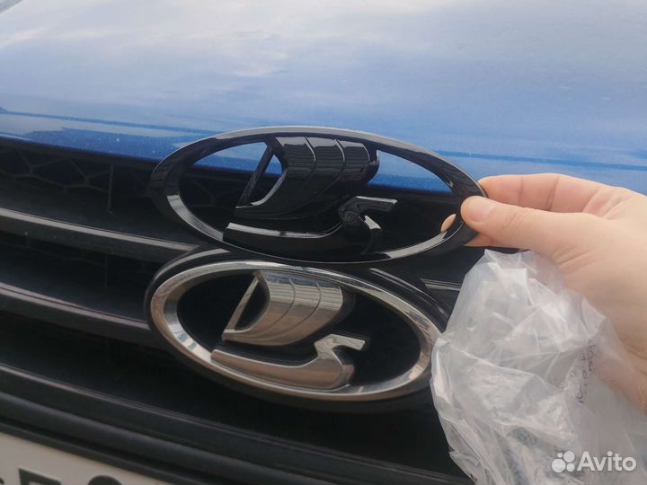 Значок Лада vesta черный