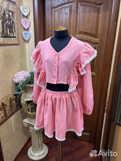 Муслиновый костюм с юбкой