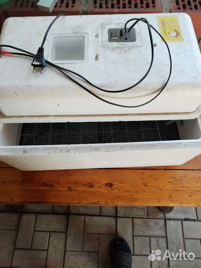 Инкубатор для яиц автоматический