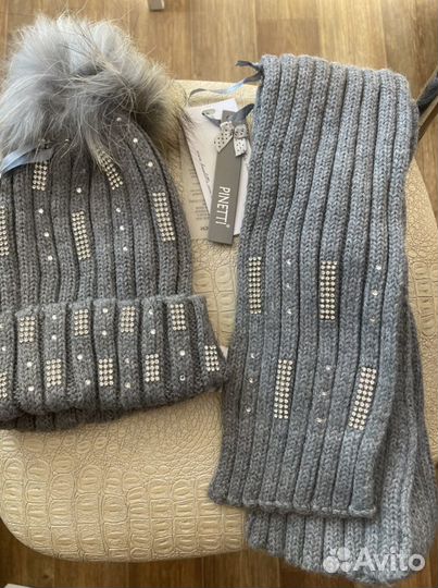 Комплект шапка и шарф с помпоном