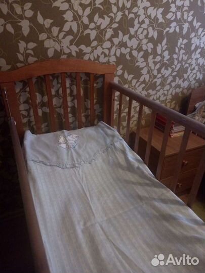 Детская кроватка с поперечным маятником