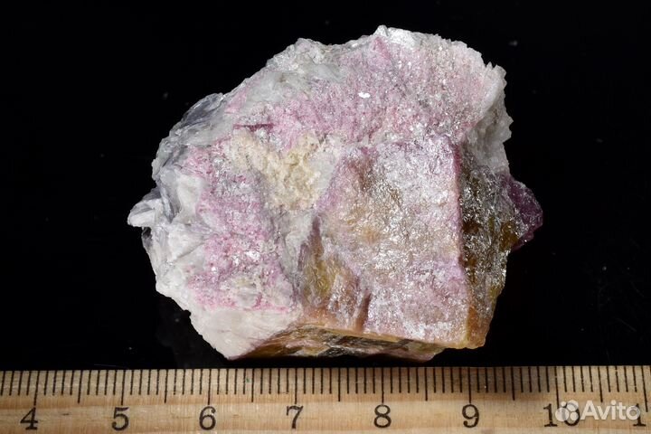 Полихромный турмалин, лепидолит, альбит. Лот №759