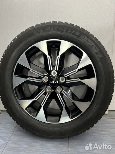 Новые.Оригинал.Kia Carnival 235/55r19