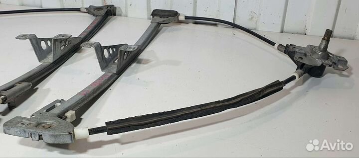 Стеклоподъемник передний правый механич. Audi 80