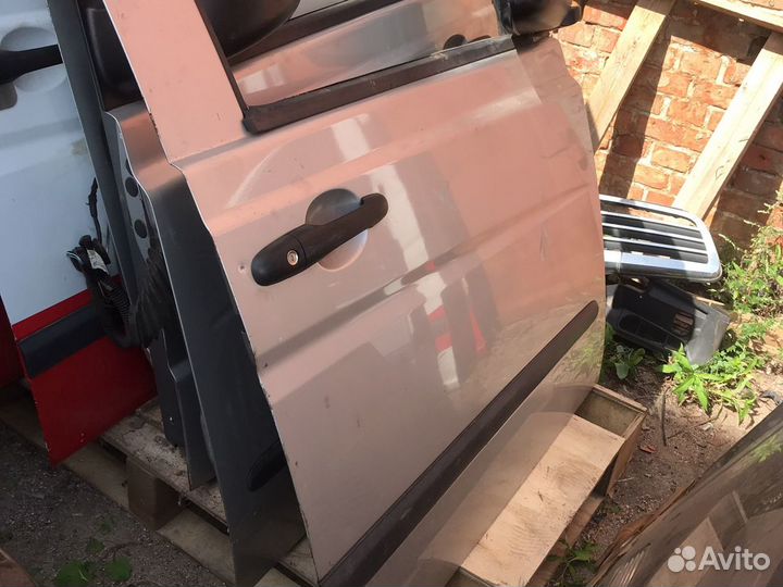 Дверь правая на мерседес Вито w639