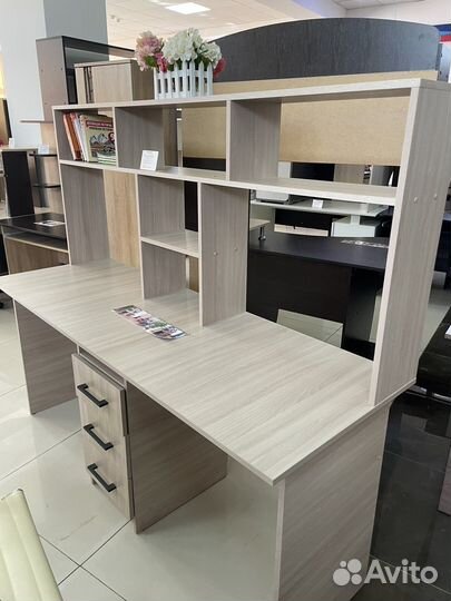 Письменный стол