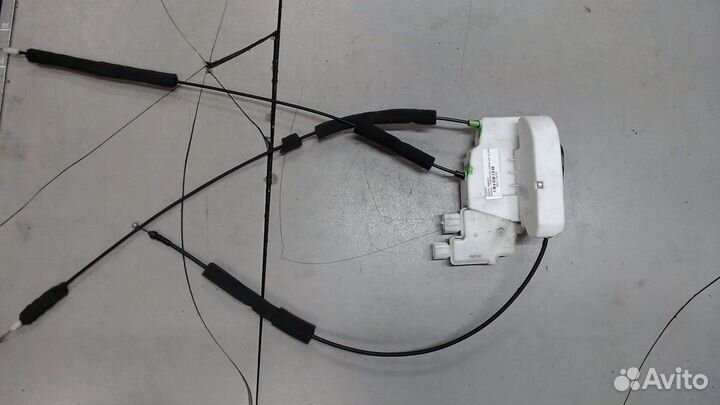 Замок двери Nissan Pathfinder, 2005