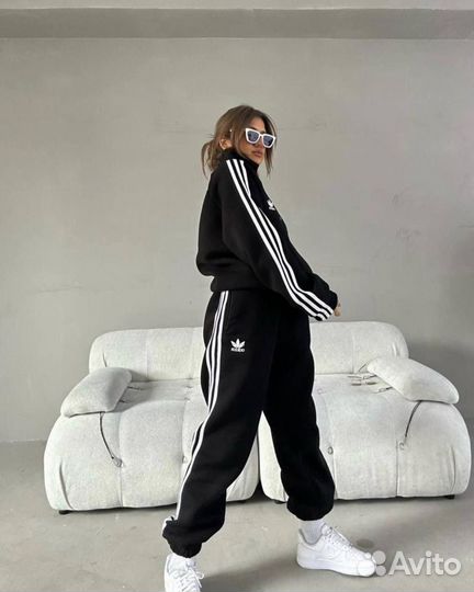 Спортивный костюм женский adidas