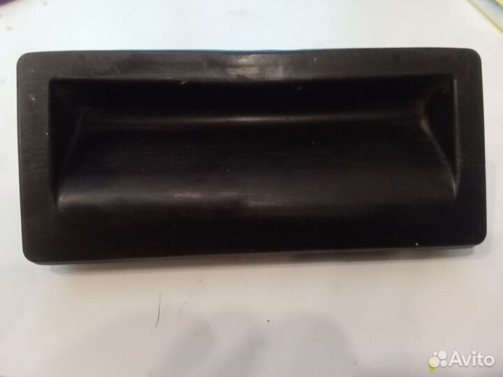 Ручка кнопка багажника jetta 6