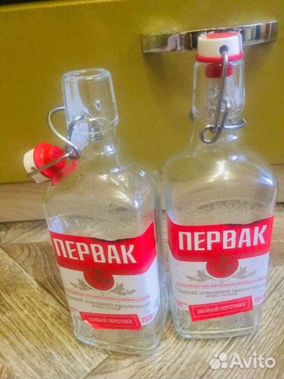 Бутылка с бугельной пробкой