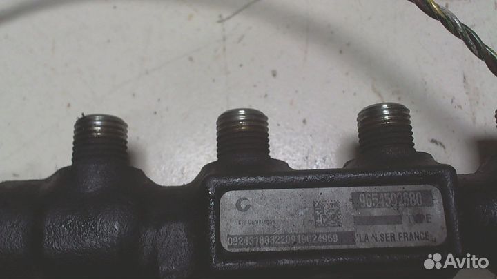 Рампа топливная Volvo S40 2004, 2009