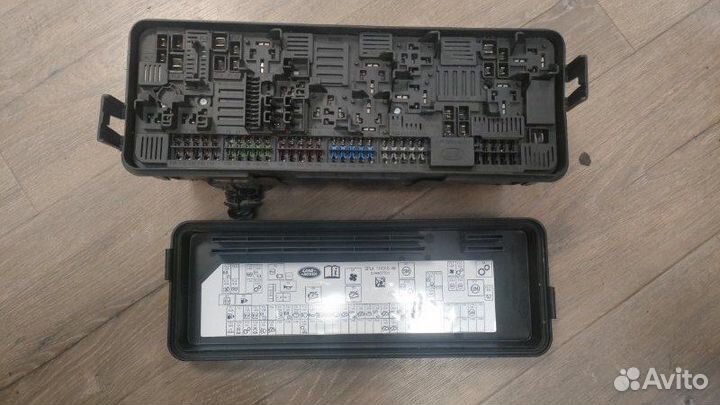 Блок предохранителей под капот Land Rover Range