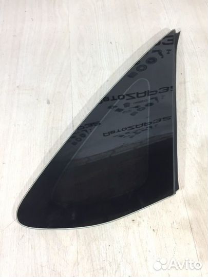 Форточка задняя правая Ford Focus CB sida 2009
