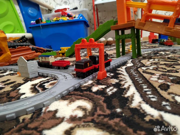 Томас и его друзья