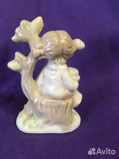 Статуэтка фарфоровая 