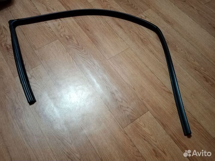 Уплотнитель стекла двери передней левой Chevrolet