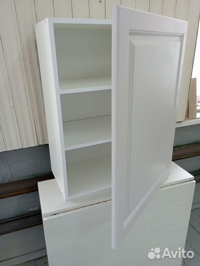 Шкафчик навесной (крашеные фасады) новый
