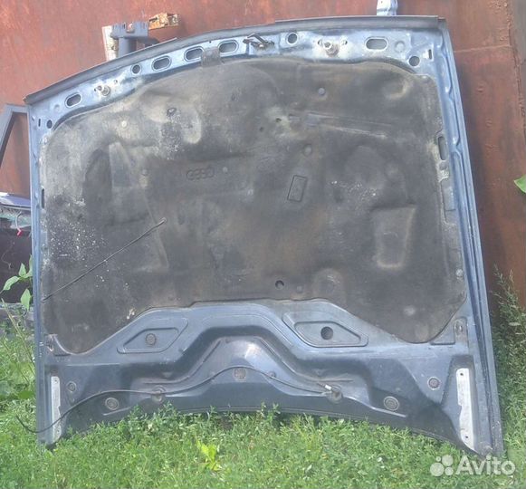 Капот на Ауди 100 С3