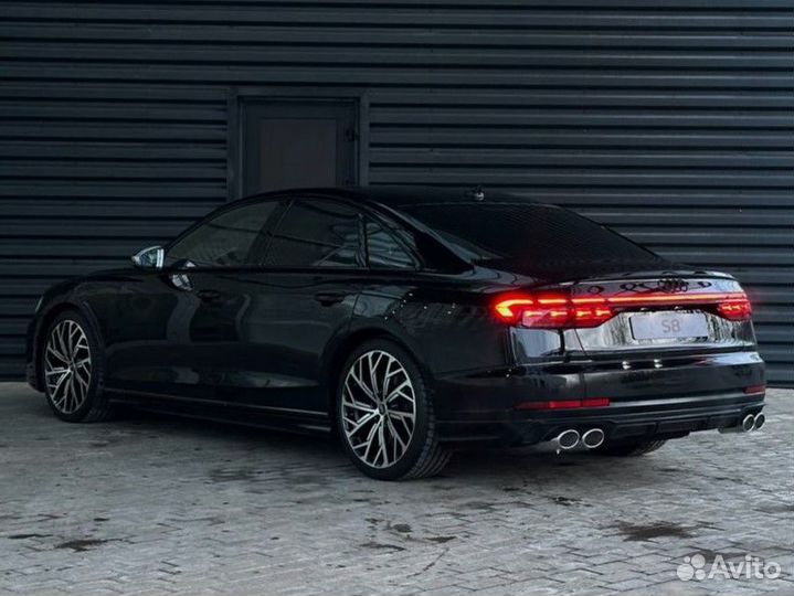 Audi S8 4.0 AT, 2023