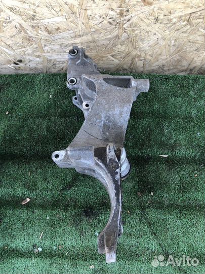 Кронштейн генератора LADA Largus k4m