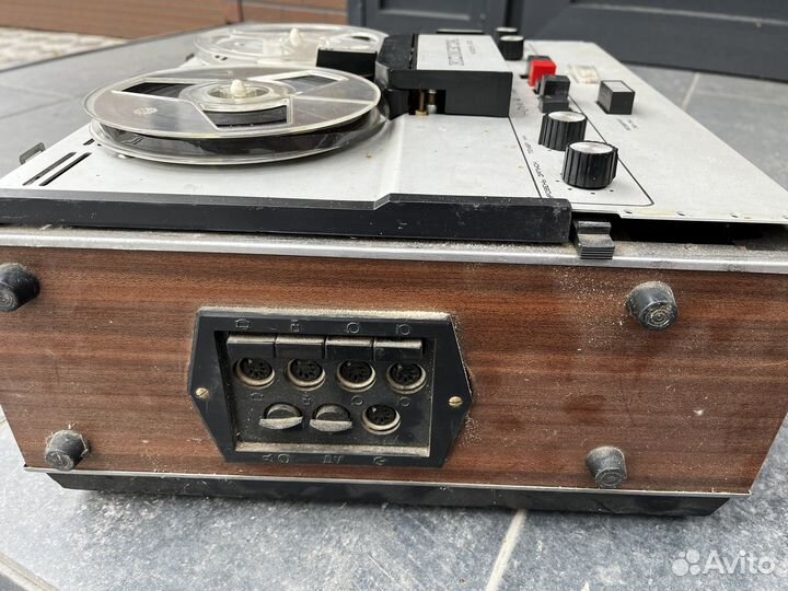 Катушечный магнитофон комета 209