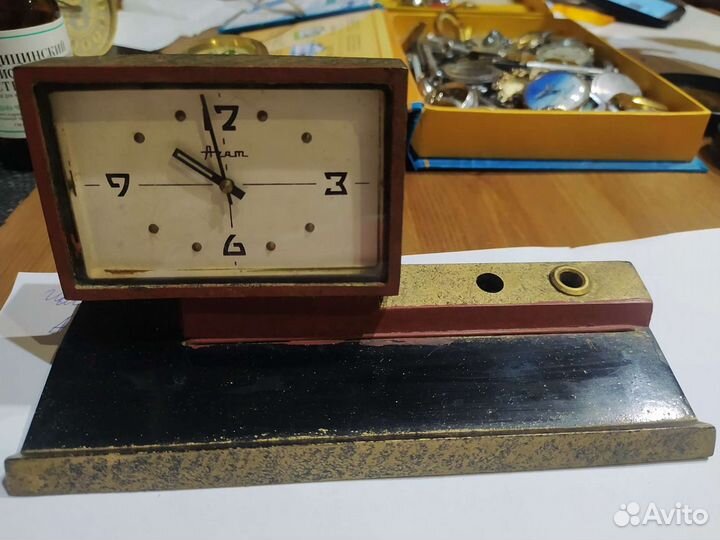 Часы настольные СССР Агат