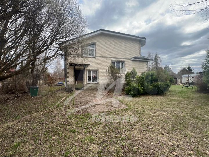 Коттедж 250 м² на участке 15 сот.