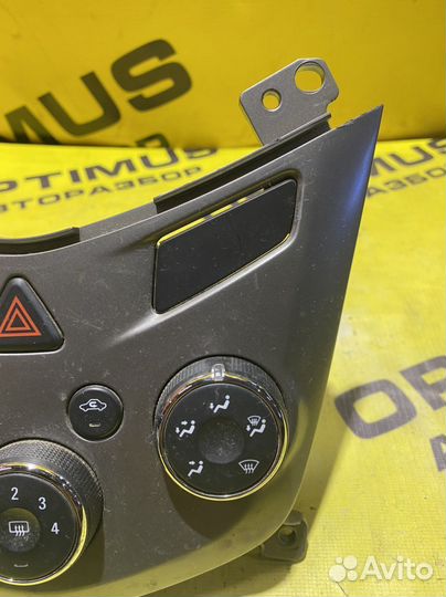 Блок управления печки Chevrolet Aveo T300