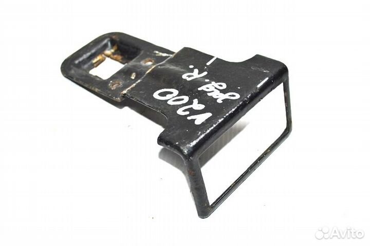 Кронштейн габаритного фонаря, правая сторона volvo