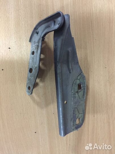 Петля капота, правая Porsche Cayenne 955