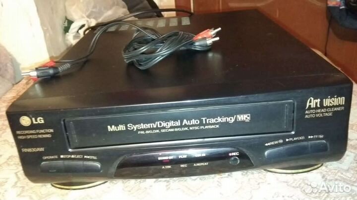 Видео плеер vhs LG с 29 видеокассетами