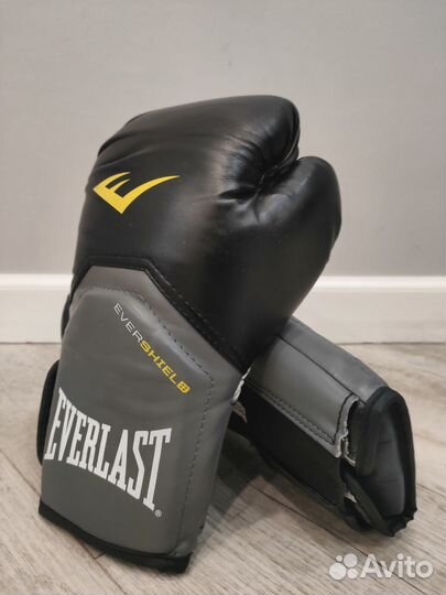 Боксерские перчатки Everlast 10 oz и шлем Demix M
