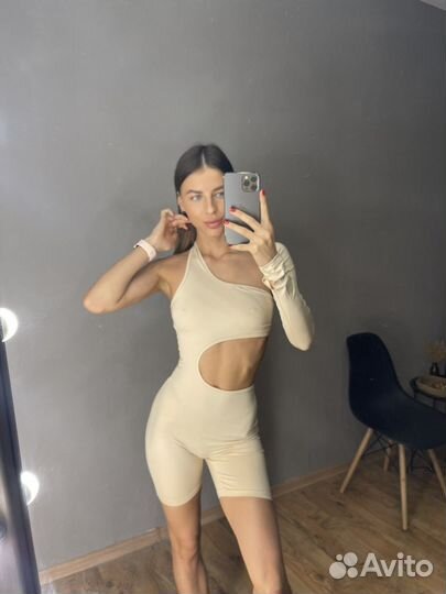 Комбинезон женский новый вечерний бежевый