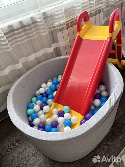 Сухой бассейн с шариками и горкой