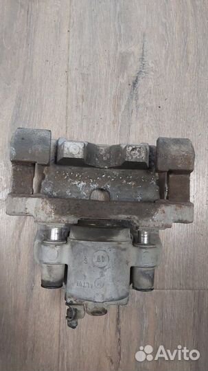 Суппорт тормозной задний левый Bmw X5 4.8I E70