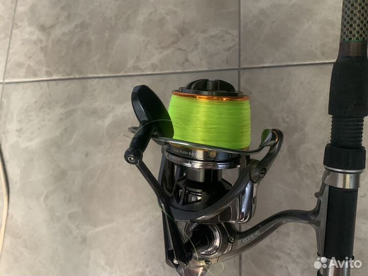 Две карповые удочки с катушками и леской