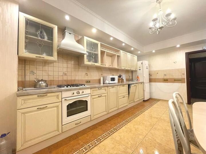 3-к. квартира, 78 м², 4/10 эт.