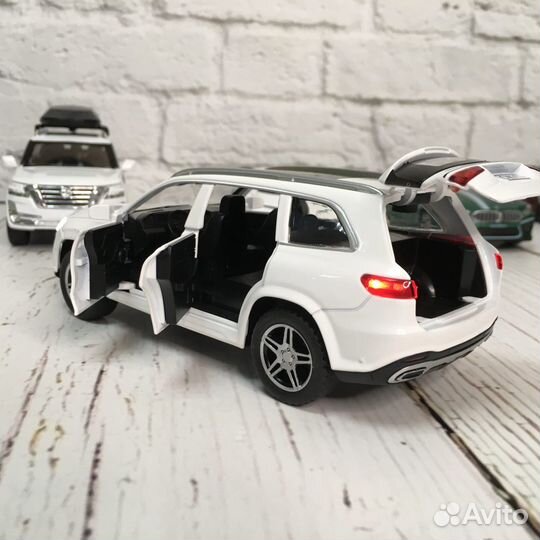 Машинка Мерседес со звуковыми световыми сигналами